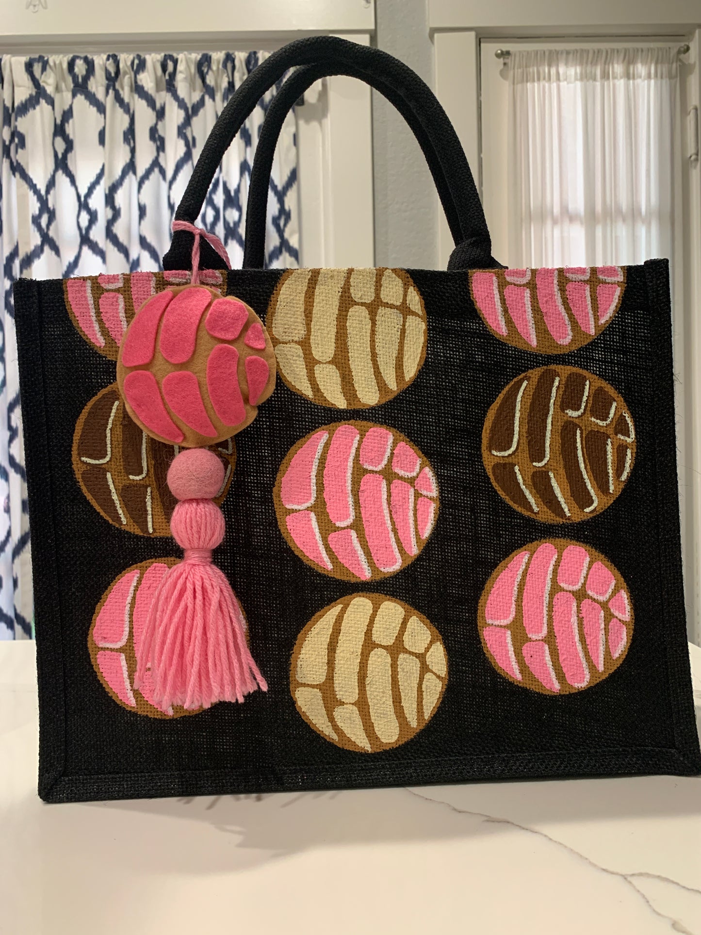 Black concha tote